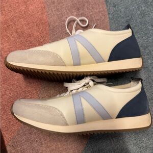 MIA Kable sneakers size US 8.5 EUC